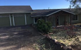 Peaks Wildernest House Bed And Breakfast - Vaccinations Required